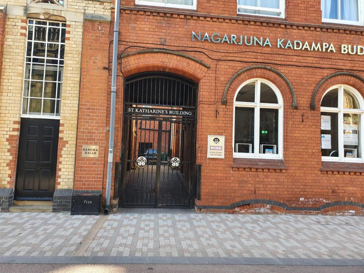 D19 Sangha Hall Leicester Exteriör bild